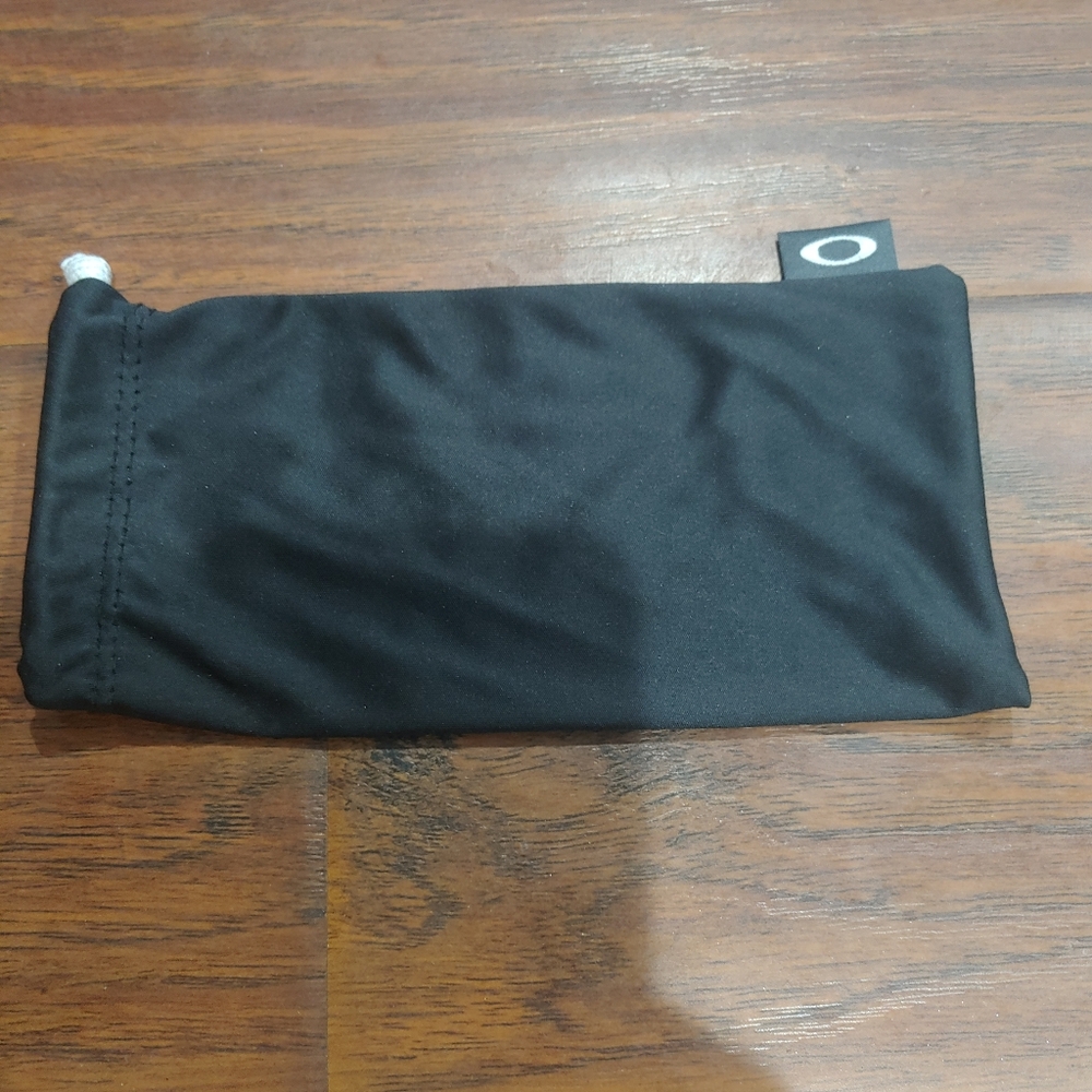 Oakley black soft sunglasses bag